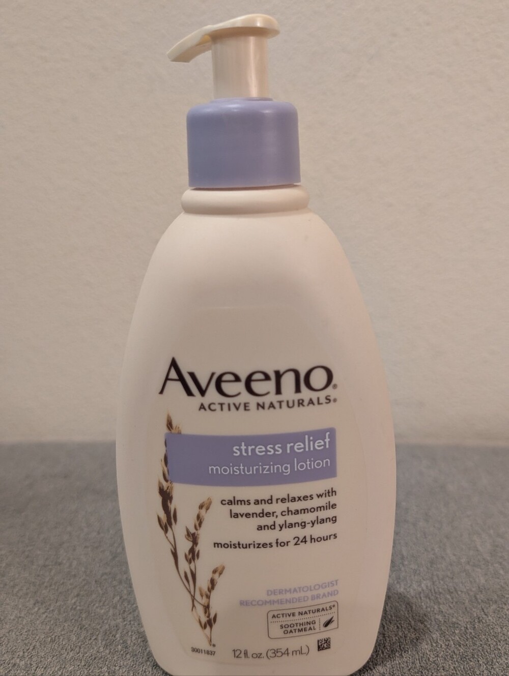 AVEENO Stress Relief Moisturizing Lotion Oat Lavender Chamomile Ylang Ylang 12oz
